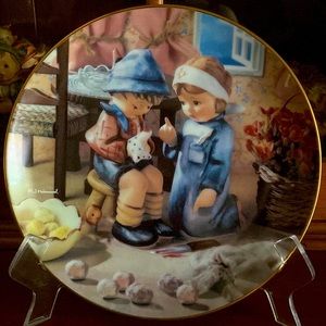 MI Hummel Plate Collection Little Companions #LR8950 “Tender Loving Care”